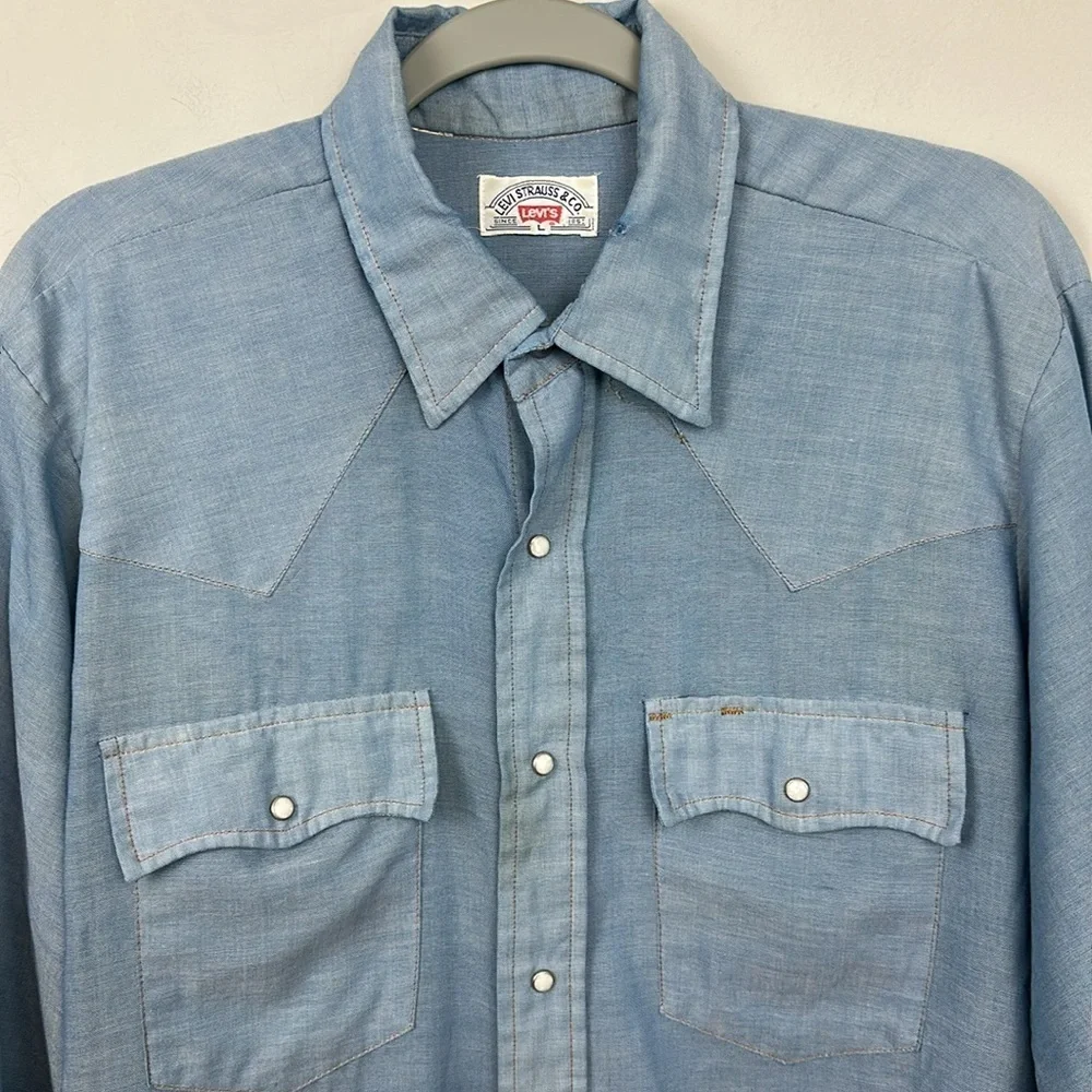 Vintage Levi’s Western Snap Pearl Button Denim Colored Shirt Sz L